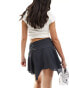 Фото #4 товара Pull&Bear ruched waistband dipped hem mini skirt in charcoal grey