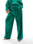 Фото #5 товара Flounce London Plus satin floaty trousers in emerald green co ord