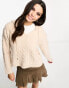 Miss Selfridge – Gestrickter Lounge-Kapuzenpullover in Hellbeige mit Zopfmuster und kurzem Schnitt