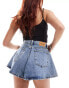 Monki flare denim shorts in two tone mid blue wash Голубой, W24 - фото #4