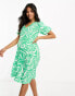 Influence Maternity v neck midi dress in green abstract print Бело-зеленый, 36 - фото #3