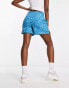 Фото #3 товара The North Face Essential high waist jersey shorts in blue marble print Exclusive at ASOS