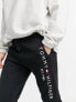 Фото #3 товара Tommy Hilfiger embroidered logo cuffed joggers in black