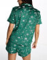 Фото #3 товара Chelsea Peers Christmas velvet revere top and short pyjama set with silver foil print in forest green