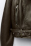 Фото #19 товара Укороченная куртка из искусственной кожи в байкерском стиле ZARA