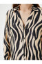 Zebra Desenli Gömlek Saten Düğmeli Klasik Yaka Regular Fit