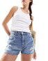 Фото #1 товара Pull&Bear high waisted ripped Mom denim shorts in mid blue