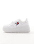 Фото #4 товара Tommy Jeans retro basket flatform trainers in white