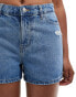 Фото #4 товара ONLY high waisted distressed denim mom shorts in mid blue