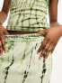 Фото #3 товара Daisy Street pleated maxi skirt in khaki tie dye co-ord