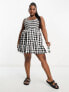 Фото #7 товара ASOS DESIGN Curve scoop neck shirred mini sundress in mono gingham