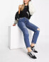 Фото #4 товара Stradivarius slim mom jean with stretch and rip in medium blue