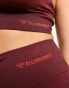 Hummel – Nahtloses kurzes Sport-Top in Dunkelrot mit U-Ausschnitt