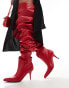 Azalea Wang – Seira – Overknee-Stiefel in Rot mit gerafftem Schaft