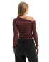 Фото #3 товара Pull&Bear textured asymmetric neck top in burgundy