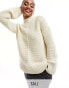 Фото #1 товара Vero Moda Tall – Hochwertiger, lang geschnittener Oversize-Pullover in Creme mit Ziernaht