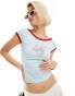 Motel – Knapp geschnittenes Ringer-T-Shirt in Blau mit Erdbeermotiv in Rot