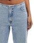 Фото #4 товара Pull&Bear mid rise straight leg jean with raw waistband in medium blue