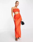 ASOS DESIGN – Maxikleid aus Satin in Hot Orange mit geraffter Brustpartie und asymmetrischem Zierausschnitt