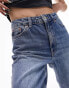 Topshop Petite Original high rise Mom jeans in mid blue Голубой, W24 L28 - фото #3