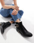 SEQWL Wide Fit – Ankle-Boots in Schwarz mit Schnallen-Details, weite Passform