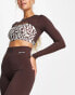 Фото #1 товара Daisy Street Active Distorted Geo cropped long sleeve top with cutout in brown checkerboard