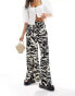 Wednesday's Girl abstract print wide leg trousers in black and white schwarz/cremeweiß, XS - фото #4