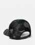 Фото #6 товара New Era 9forty NY Yankees contrast trucker cap in camo print