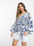 Фото #1 товара River Island tile print kimono wrap top in blue