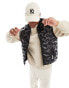 Фото #1 товара Sean John script puffer heat sealed gilet in black with all over debossing