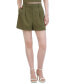 Фото #1 товара Women's Washed Twill Pleated Shorts