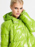 Neon & Nylon – Wattierter Mantel aus Nylon in Limettengrün mit Kapuze