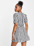 Фото #3 товара Monki mini smock dress with puff sleeves in monochrome gingham