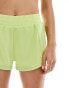 Born Living Yoga – Padma – Shorts in Limettengrün mit integrierter kurzer Hose