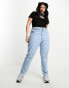 Фото #1 товара Wrangler Plus mom jeans in blue waves denim