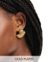 Фото #1 товара 8 Other Reasons 18k gold plated stainless steel oversized wave stud earrings