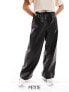 Фото #1 товара Stradivarius Petite faux leather wide leg jogger in black