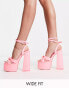 Фото #1 товара Public Desire Wide Fit Leo Edition knotted platform sandals in pink patent