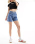 Tommy Jeans ultra high denim mom shorts in mid wash W28 - фото #2