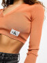 Фото #3 товара Calvin Klein Jeans label tight crop v-neck sweater in burnt clay