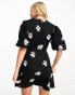 Фото #2 товара Influence wrap front mini dress in monochrome floral print