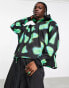 Фото #2 товара ASOS DESIGN super oversized cropped hoodie in all over blur print with toggles