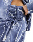 Vero Moda satin ruched front maxi skirt co-ord in blue crinkle print Синий, 2XS - фото #4