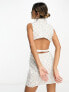 ASOS Design – Strukturiertes Blazer-Minikleid in Weiß mit tropfenförmigem Schmucksteinbesatz und Zierausschnitt am Rücken