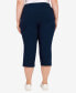 ფოტო #2 პროდუქტის Plus Size Essentials Solid Pull-On Capri Pants with Detailed Split Hem