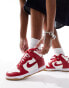 Nike – Dunk High – Sneaker in Weiß und Sport-Rot