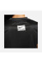 Dri-Fit Swoosh Graphic Running Short-Sleeve Kadın Tişört, Kadın Spor Siyah Tshirt