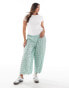 Фото #1 товара ASOS DESIGN Curve plisse wide trouser culottes in green ditsy