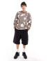 Фото #4 товара The North Face Essential oversized fleece sweatshirt in brown geo print Exclusive at ASOS