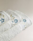 Cotton bath towel with floral embroidery